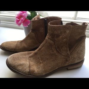 Free People Light color boots